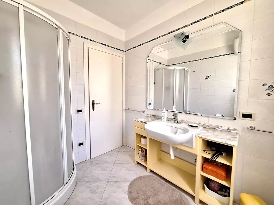 Immagine 13 di Casa indipendente in vendita  a Cascina