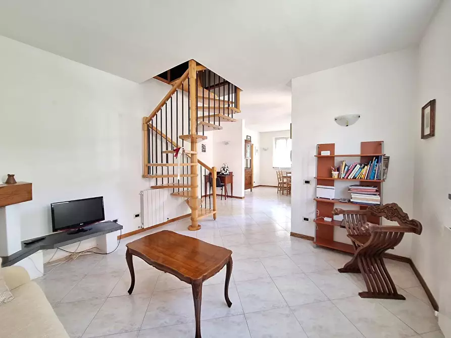 Immagine 4 di Casa indipendente in vendita  a Cascina