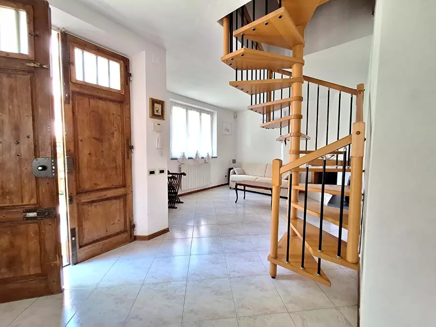 Immagine 2 di Casa indipendente in vendita  a Cascina