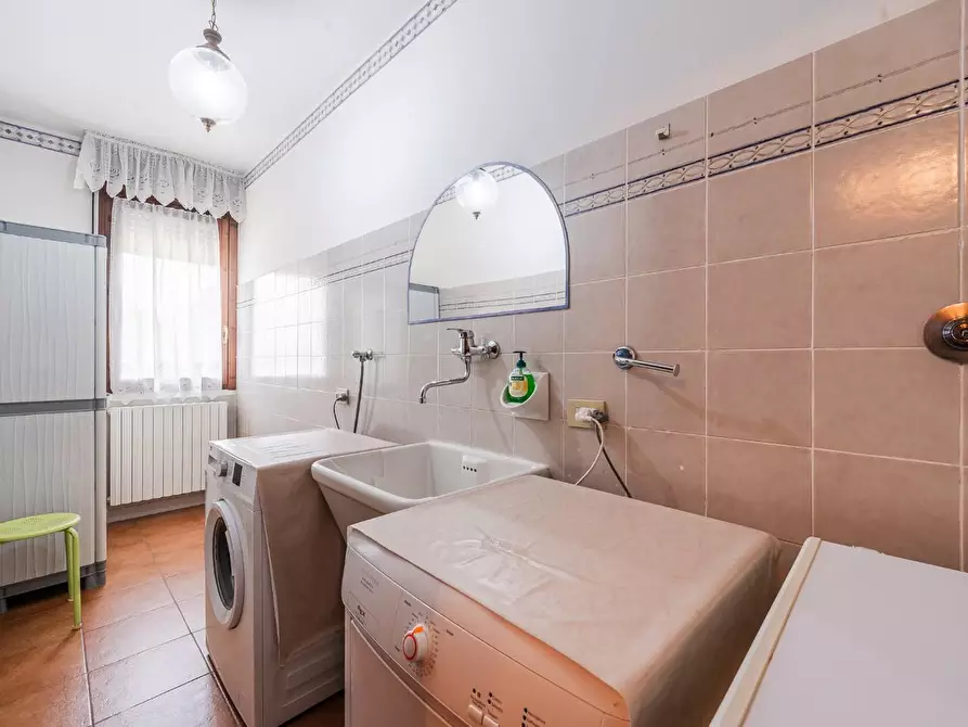 Immagine 18 di Appartamento in vendita  a Reggio Nell'emilia