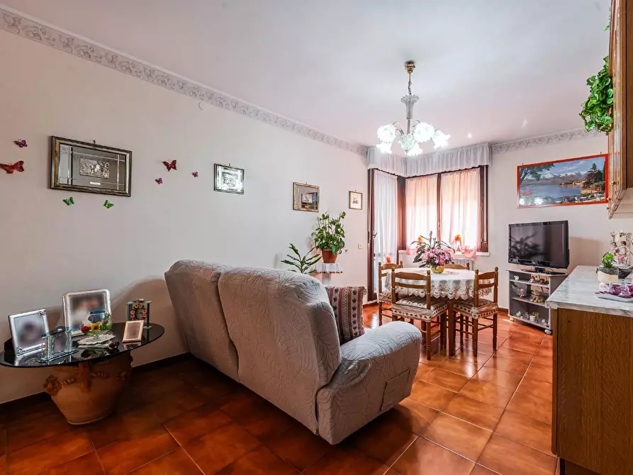 Immagine 2 di Appartamento in vendita  a Reggio Nell'emilia