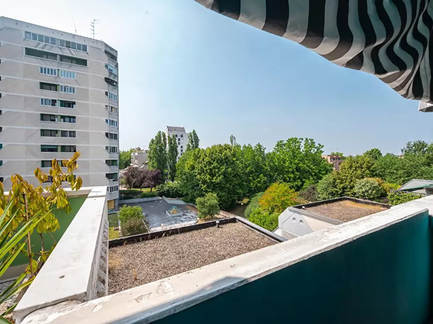 Immagine 9 di Appartamento in vendita  a Reggio Nell'emilia