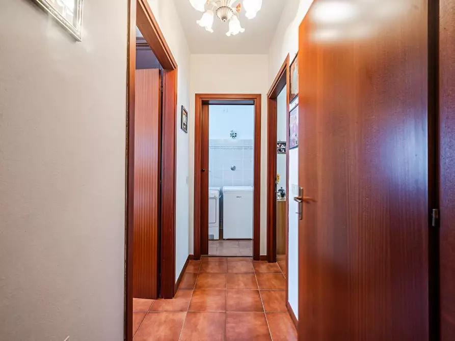 Immagine 10 di Appartamento in vendita  a Reggio Nell'emilia