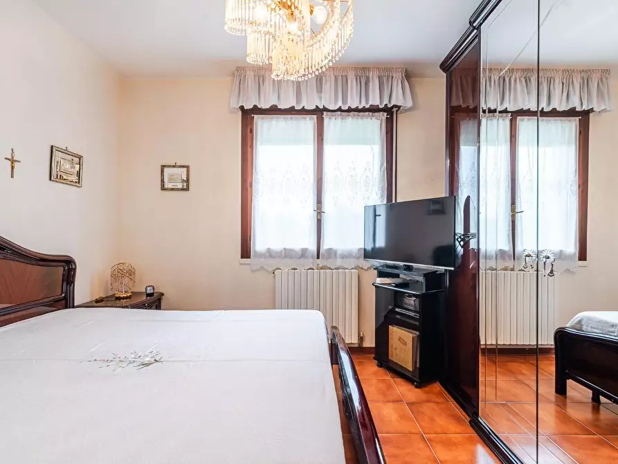 Immagine 15 di Appartamento in vendita  a Reggio Nell'emilia