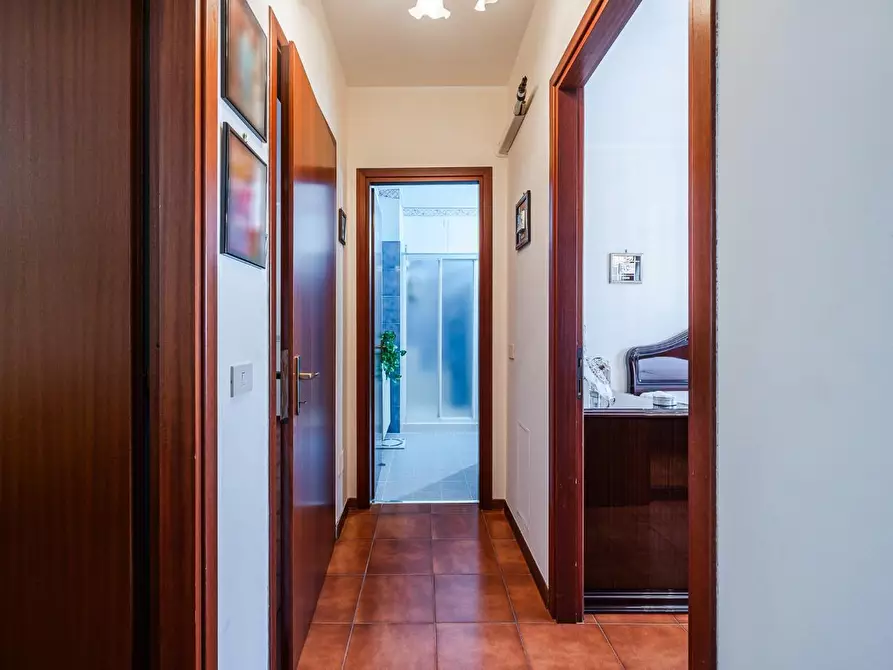 Immagine 11 di Appartamento in vendita  a Reggio Nell'emilia