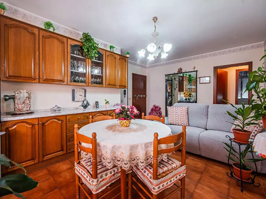 Immagine 3 di Appartamento in vendita  a Reggio Nell'emilia