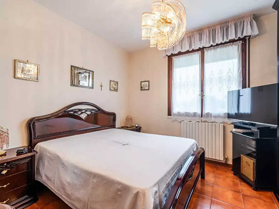 Immagine 14 di Appartamento in vendita  a Reggio Nell'emilia