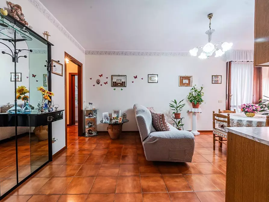 Immagine 1 di Appartamento in vendita  a Reggio Nell'emilia