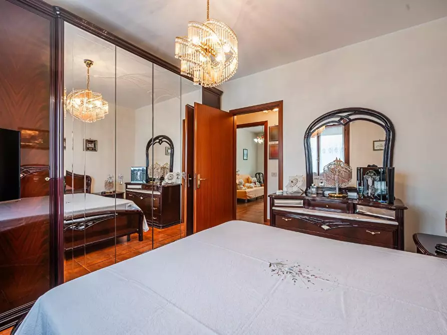 Immagine 16 di Appartamento in vendita  a Reggio Nell'emilia