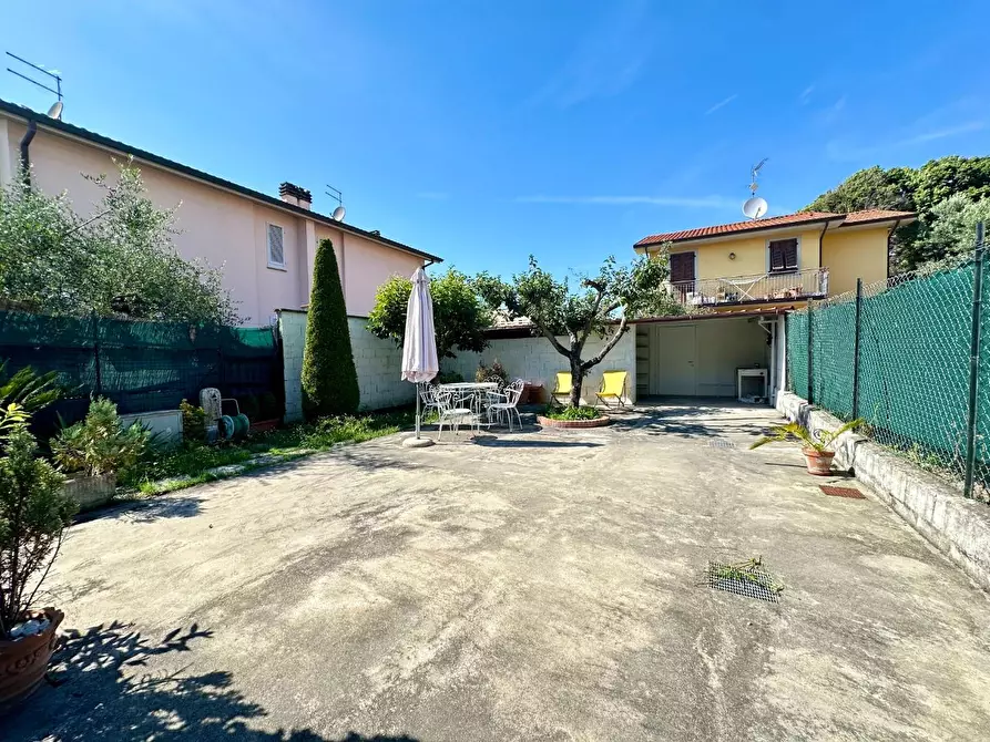 Immagine 29 di Villetta a schiera in vendita  a Lucca