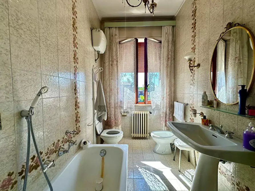 Immagine 47 di Villetta a schiera in vendita  a Lucca