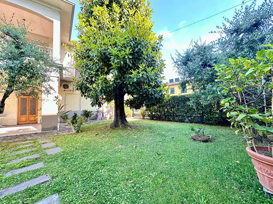 Immagine 3 di Villetta a schiera in vendita  a Lucca