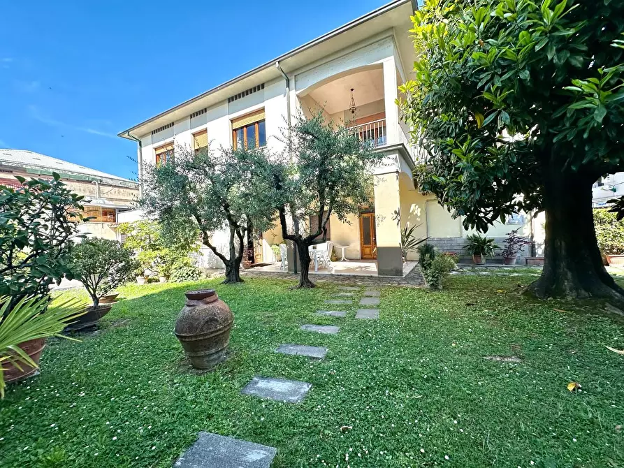 Immagine 32 di Villetta a schiera in vendita  a Lucca