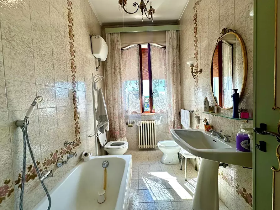 Immagine 21 di Villetta a schiera in vendita  a Lucca