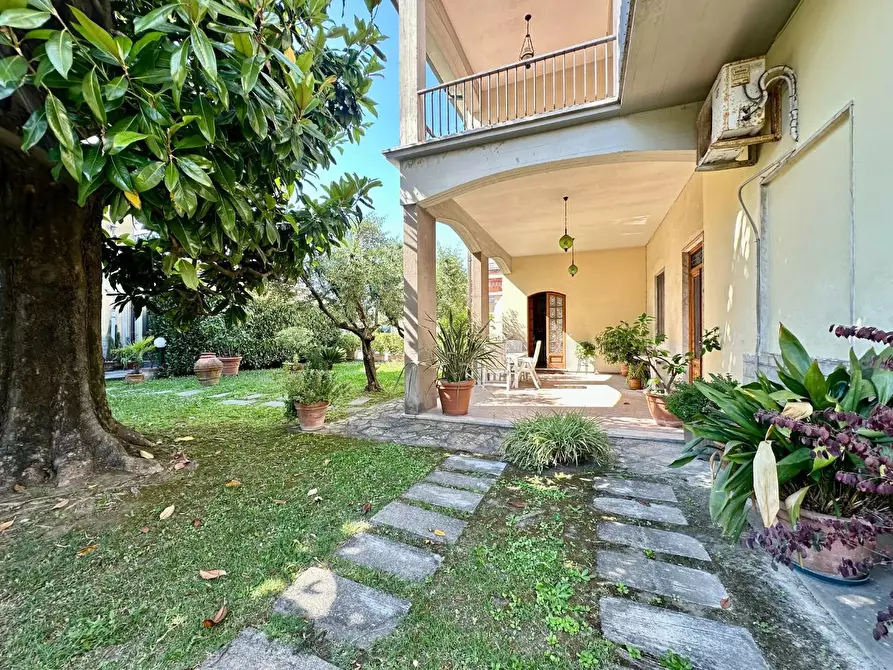 Immagine 34 di Villetta a schiera in vendita  a Lucca