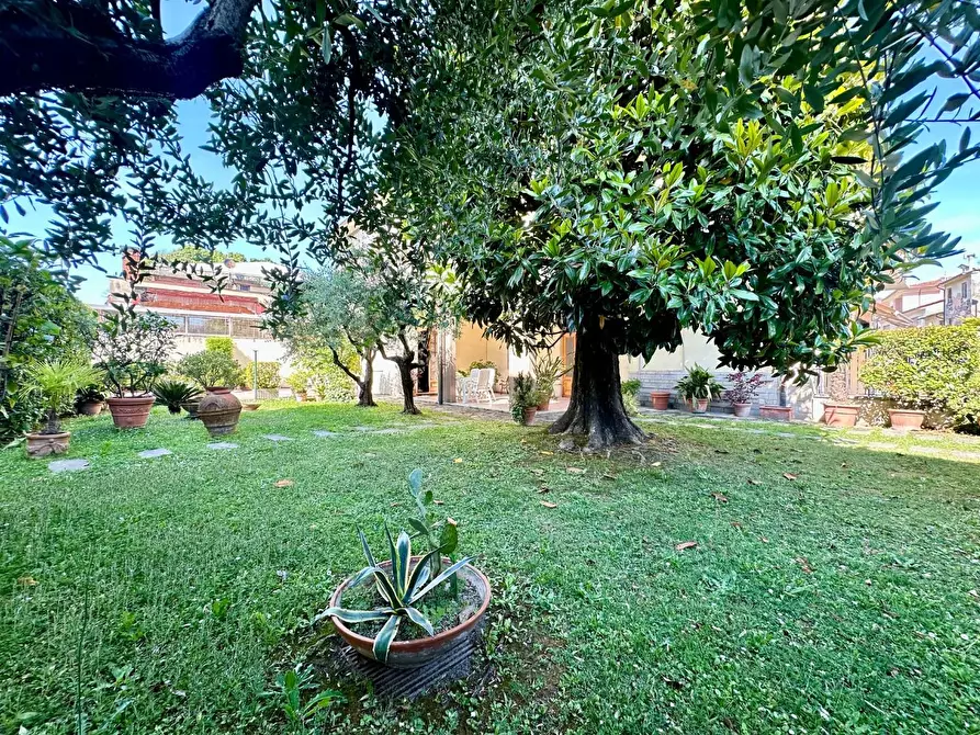 Immagine 33 di Villetta a schiera in vendita  a Lucca