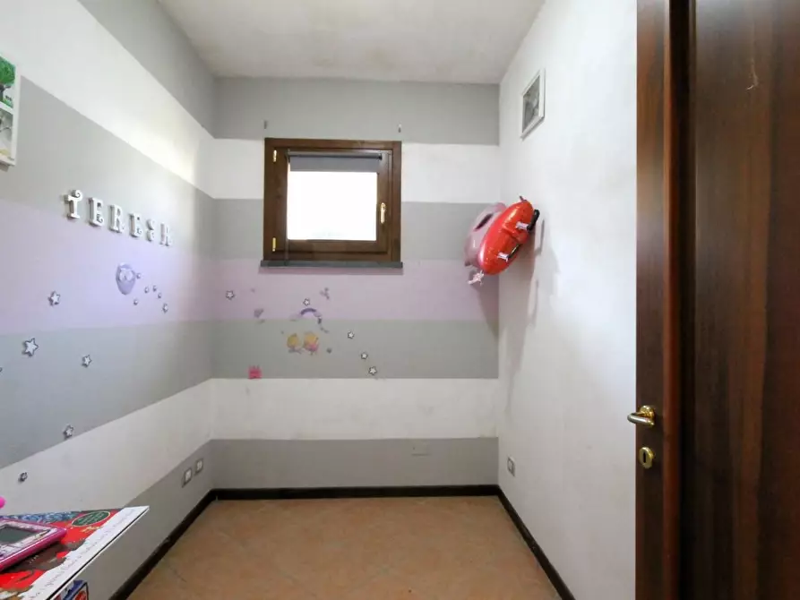 Immagine 11 di Appartamento in vendita  a Lucca