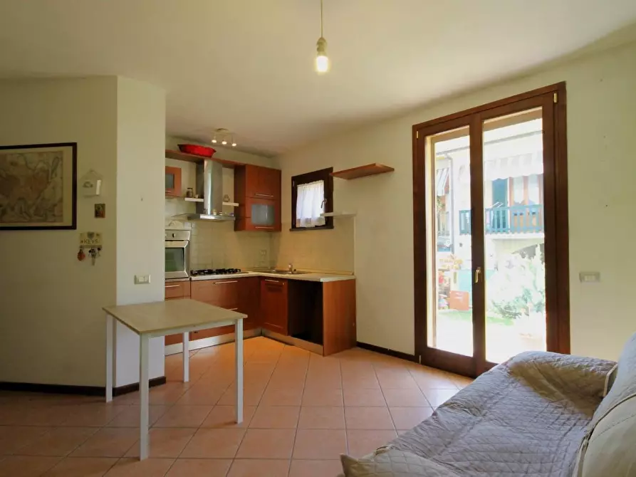 Immagine 4 di Appartamento in vendita  a Lucca