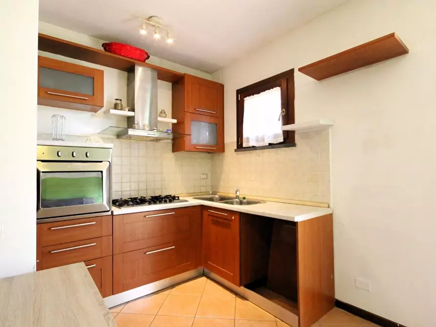 Immagine 6 di Appartamento in vendita  a Lucca