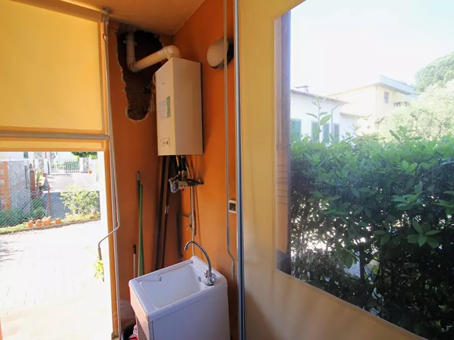 Immagine 16 di Appartamento in vendita  a Lucca