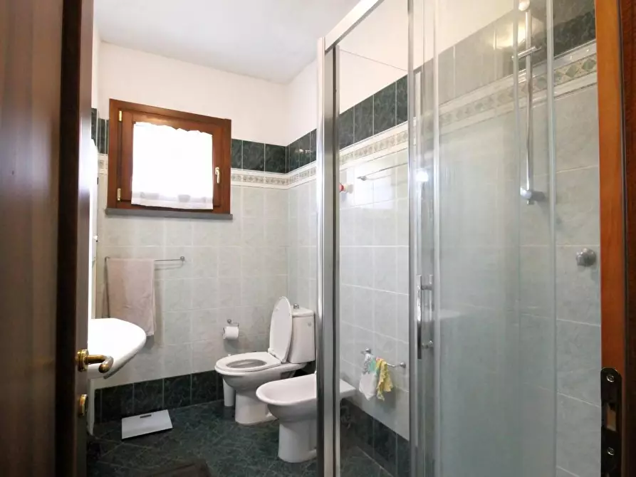 Immagine 12 di Appartamento in vendita  a Lucca