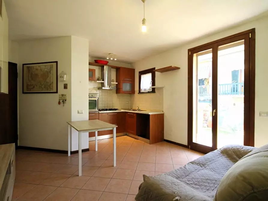 Immagine 9 di Appartamento in vendita  a Lucca