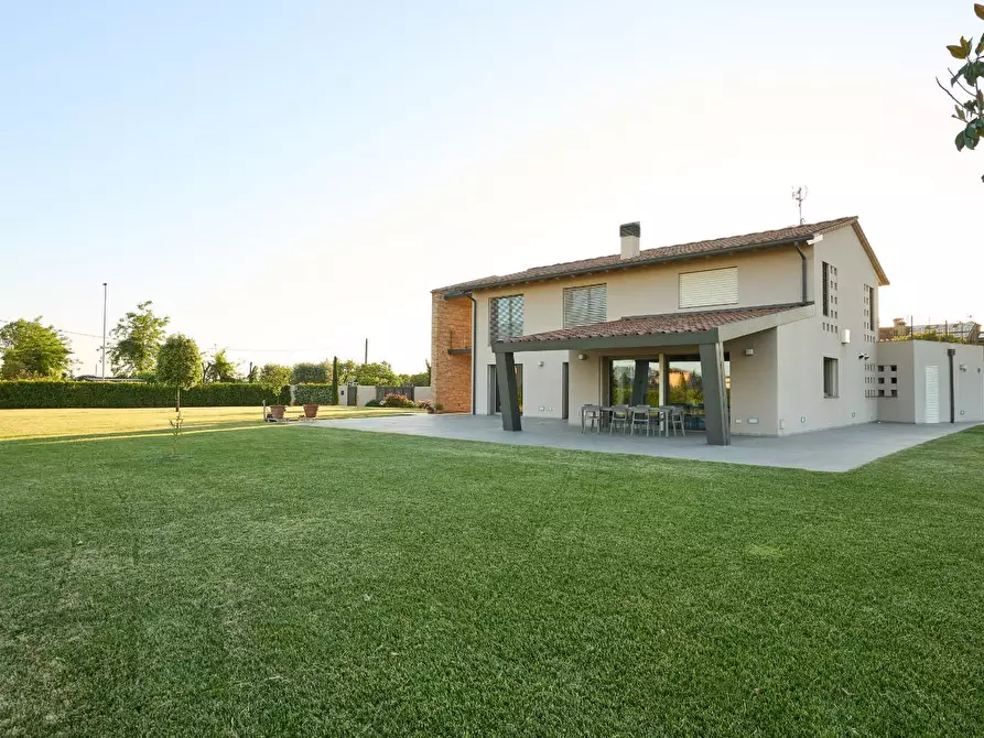 Immagine 28 di Villa in vendita  a Santa Croce Sull'arno