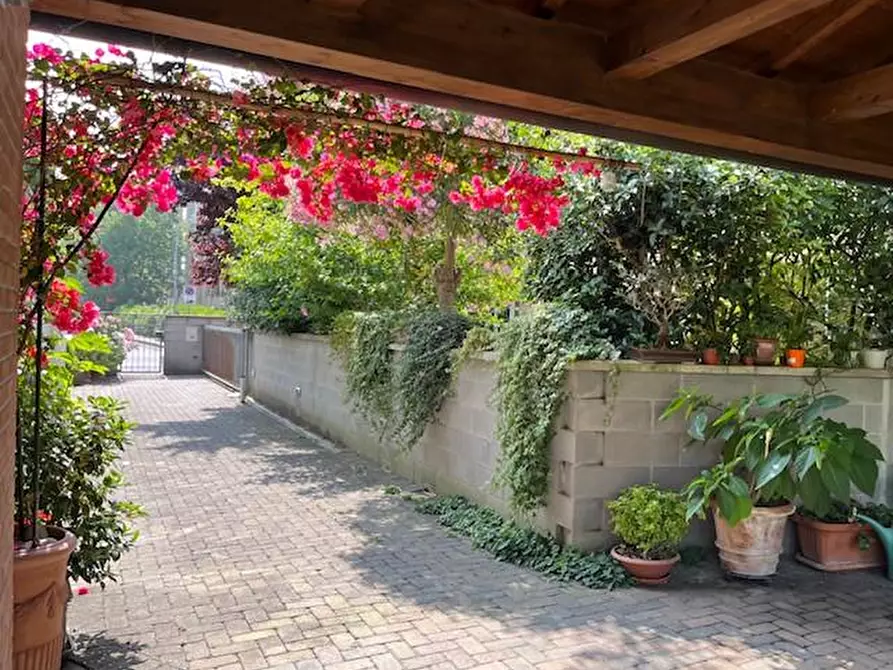 Immagine 1 di Villetta a schiera in vendita  a Pontedera