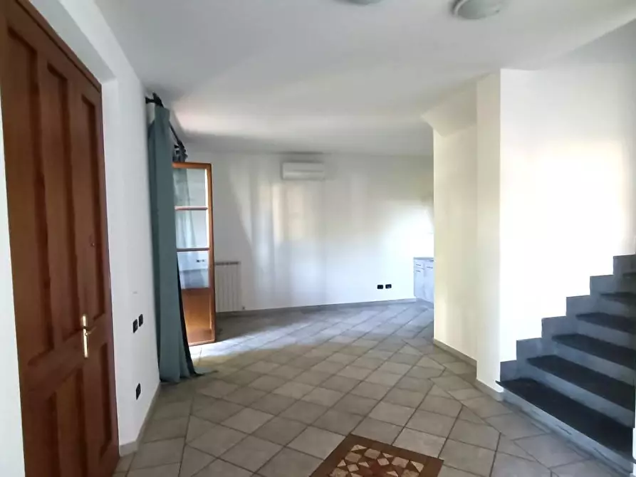 Immagine 3 di Villa in vendita  a Vecchiano