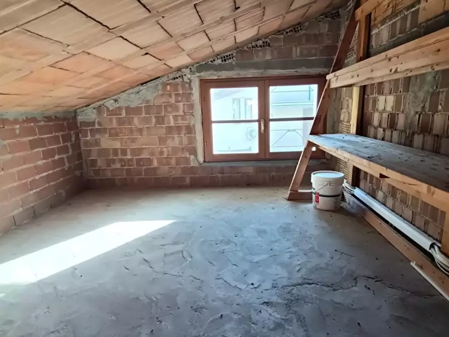 Immagine 13 di Villa in vendita  a Vecchiano