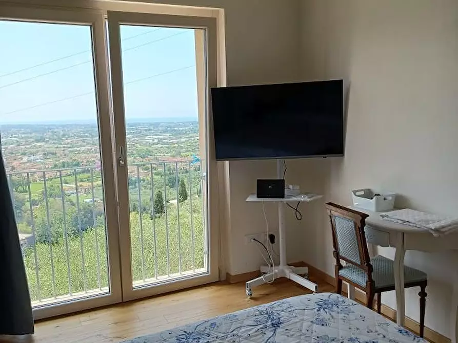 Immagine 9 di Villa in vendita  a Camaiore