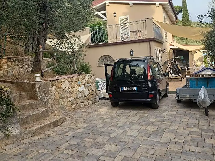Immagine 40 di Villa in vendita  a Camaiore