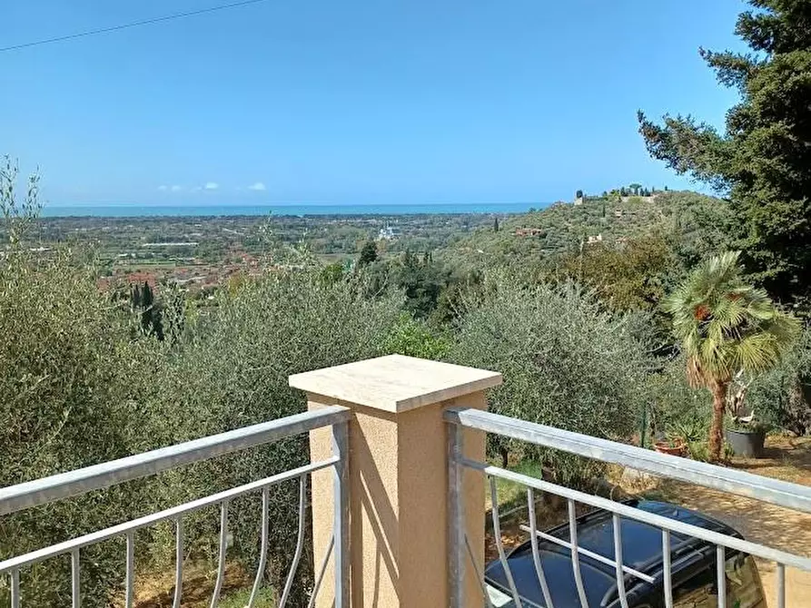 Immagine 7 di Villa in vendita  a Camaiore