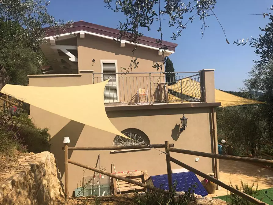 Immagine 4 di Villa in vendita  a Camaiore