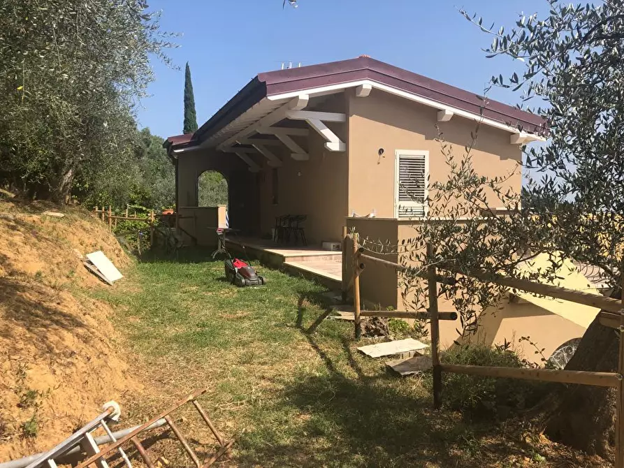 Immagine 3 di Villa in vendita  a Camaiore