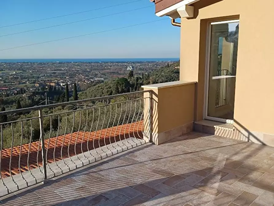 Immagine 5 di Villa in vendita  a Camaiore