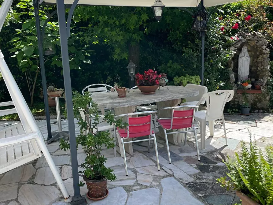 casa indipendente in vendita a Carrara in zona Bonascola