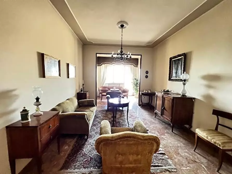 Immagine 2 di Appartamento in vendita  a Siena