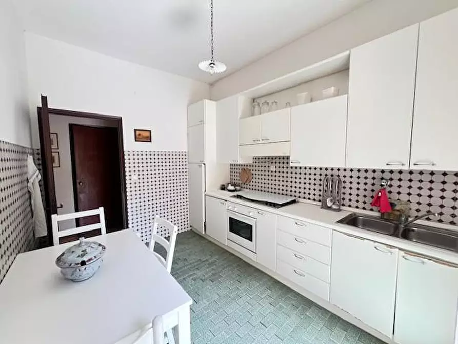 Immagine 4 di Appartamento in vendita  a Siena