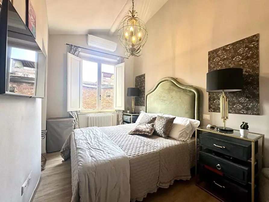 Immagine 19 di Appartamento in vendita  a Lucca