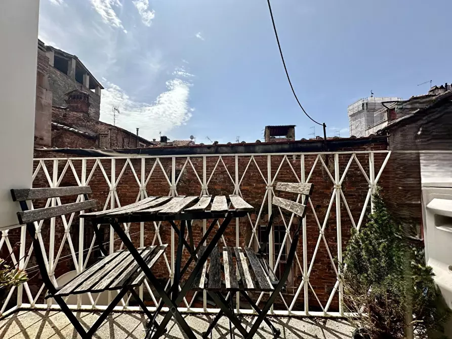 Immagine 5 di Appartamento in vendita  a Lucca