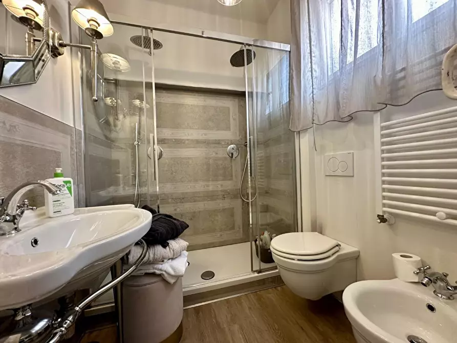 Immagine 21 di Appartamento in vendita  a Lucca