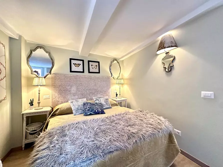 Immagine 11 di Appartamento in vendita  a Lucca