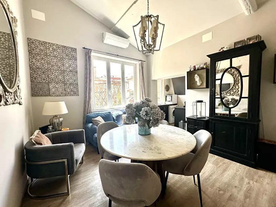 Immagine 1 di Appartamento in vendita  a Lucca