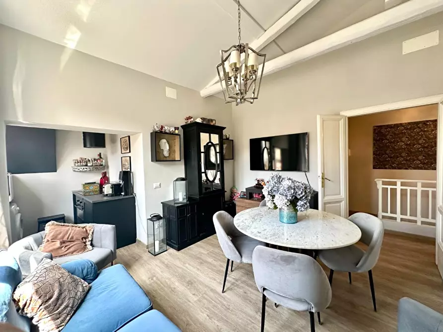 Immagine 2 di Appartamento in vendita  a Lucca