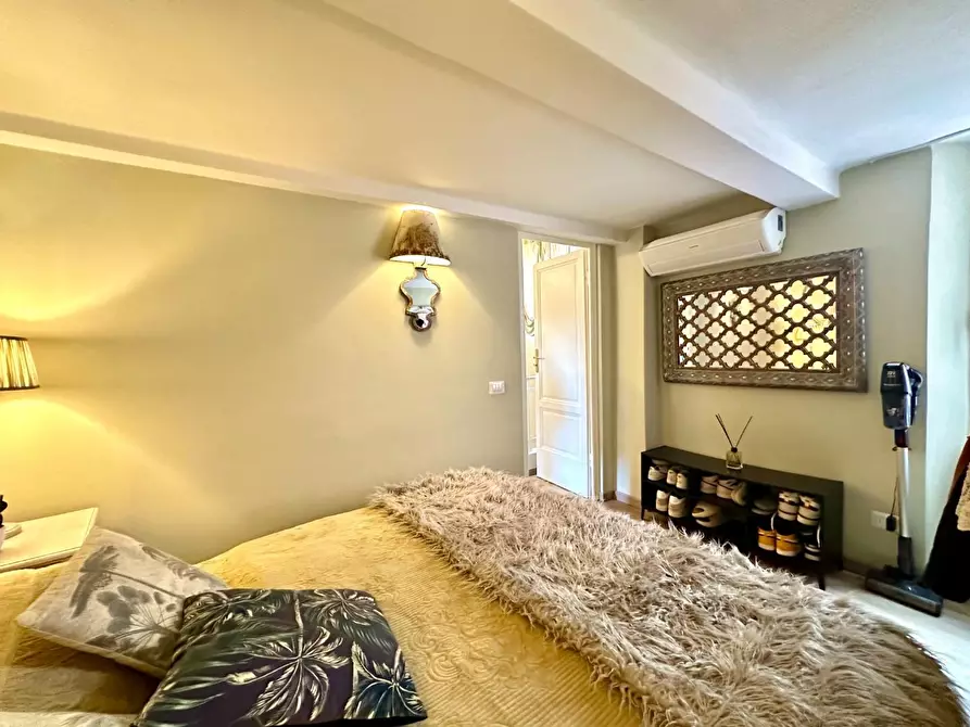 Immagine 12 di Appartamento in vendita  a Lucca