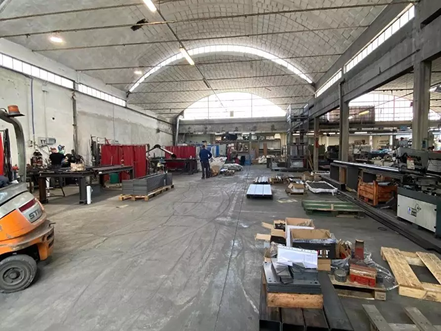 Immagine 2 di Attività artigianale in vendita  a Vicopisano