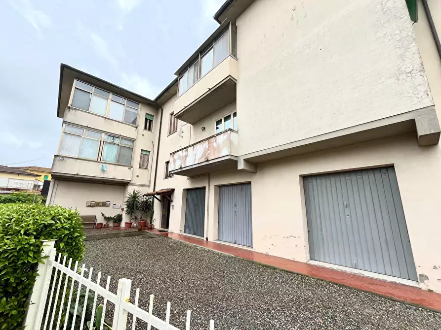 Immagine 32 di Appartamento in vendita  a Pontedera