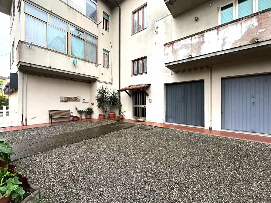 Immagine 35 di Appartamento in vendita  a Pontedera