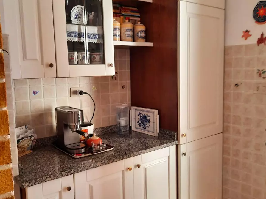 Immagine 11 di Appartamento in vendita  a Viareggio